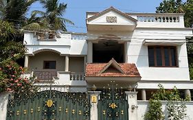 Tulip Villa 3Bhk 2Bhk And 1Bhk Located Near Chunnambar Boat House And Paradise Beach