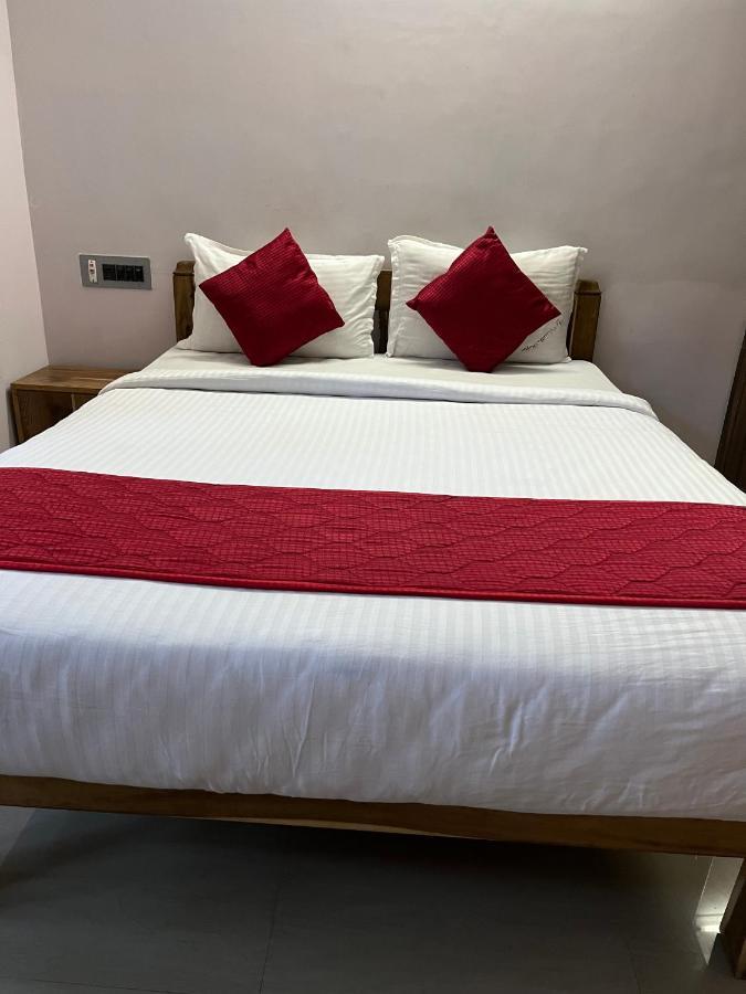 Tulip Villa 3Bhk 2Bhk And 1Bhk Located Near Chunnambar Boat House And Paradise Beach Purnankuppam Exterior photo